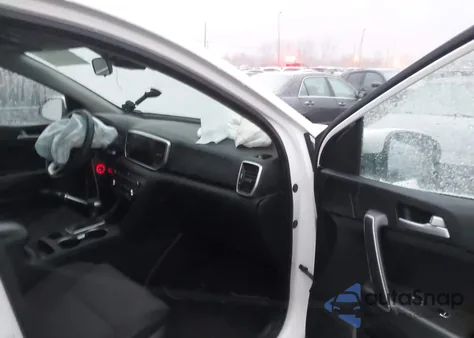 2020 Kia Sportage Lx z USA, uszkodzony, nr VIN KNDPMCAC3L7637683